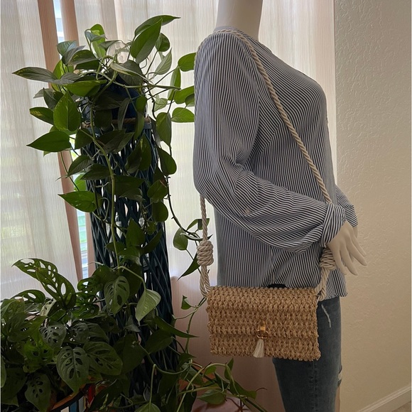 Elegant Summer Iraca Palm Straw Bag -  Boho Chic Stylish Handwoven Shoulder Bag - Picture 3 of 8